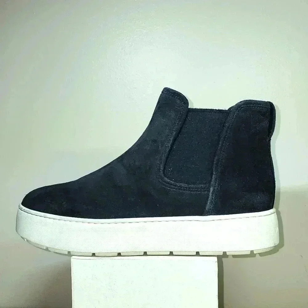 Vince suede Chelsea boots slip- on shoes size 8 M